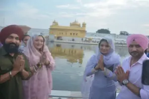 ਰਾਜ ਕੁੰਦਰਾ ਅਤੇ ਕ੍ਰਿਕਟਰ ਹਰਭਜਨ ਸਿੰਘ ਸ੍ਰੀ ਹਰਿਮੰਦਰ ਸਾਹਿਬ ਪਹੁੰਚੇ: ਗੀਤਾ ਬਸਰਾ ਅਤੇ ਸੁਨੀਤਾ ਆਹੂਜਾ ਨੇ ਕੀਤੀ ਅਰਦਾਸ 