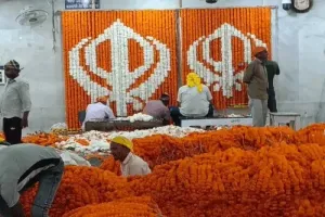 ਪਹਿਲੇ ਪ੍ਰਕਾਸ਼ ਪੁਰਬ ਮੌਕੇ 100 ਟਨ ਫੁੱਲਾਂ ਨਾਲ ਸਜੇਗਾ ਸ੍ਰੀ ਦਰਬਾਰ ਸਾਹਿਬ