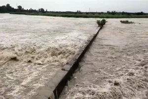 ਪੰਜਾਬ 'ਚ ਮੁੜ ਵੱਜੇ ਖ਼ਤਰੇ ਦੇ ਘੁੱਗੂ..! ਭਾਰੀ ਮੀਂਹ ਦੇ ਅਲਰਟ ਨੇ ਡਰਾਏ ਲੋਕ