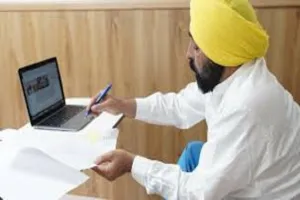 ‘ਜੀਹਦਾ ਖੇਤ, ਓਹਦੀ ਰੇਤ’ ਨੀਤੀ ਨੂੰ ਹਰੀ ਝੰਡੀ, ਕਿਸਾਨਾਂ ਨੂੰ ਹੜ੍ਹਾਂ ਕਾਰਨ ਖੇਤਾਂ ਵਿੱਚ ਇਕੱਠੀ ਹੋਈ ਰੇਤਾ ਵੇਚਣ ਦੀ ਖੁੱਲ੍ਹ ਮਿਲੇਗੀ