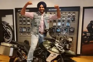 ਹਿਮਾਚਲ ਵਿੱਚ ਬਾਈਕ ਤੋਂ ਡਿੱਗਣ ਤੋਂ ਬਾਅਦ ਪੰਜਾਬੀ ਗਾਇਕ ਰਾਜਵੀਰ ਜਵੰਦਾ ਨੂੰ ਵੈਂਟੀਲੇਟਰ 'ਤੇ ਰੱਖਿਆ ਗਿਆ , ਹਾਲਤ ਨਾਜ਼ੁਕ 