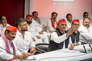 ਯੂਪੀਦੇ ਸਾਬਕਾ CM ਅਖਿਲੇਸ਼ ਯਾਦਵ ਨੇ ਮਨਕੀਰਤ ਦਾ ਕੀਤਾ ਸਨਮਾਨ