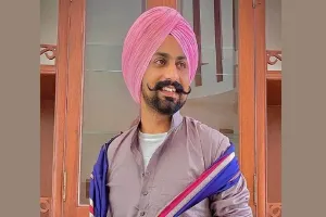 MP ਅੰਮ੍ਰਿਤਪਾਲ  ਸਿੰਘ ਦੀ ਪਾਰਟੀ ਚ ਸ਼ਾਮਿਲ ਹੋਇਆ ਮਸ਼ਹੂਰ ਪੰਜਾਬੀ ਗਾਇਕ 