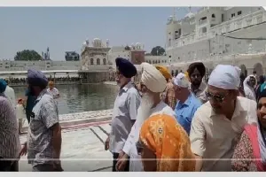 ਬਿਆਸ ਮੁਖੀ ਬਾਬਾ ਗੁਰਿੰਦਰ ਸਿੰਘ ਢਿੱਲੋਂ ਅੰਮ੍ਰਿਤਸਰ ਪਹੁੰਚੇ: ਹਰਿਮੰਦਰ ਸਾਹਿਬ ਵਿਖੇ ਟੇਕਿਆ ਮੱਥਾ 