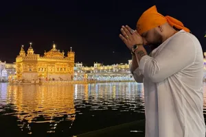 ਸ੍ਰੀ ਹਰਿਮੰਦਰ ਸਾਹਿਬ ਵਿਖੇ ਨਤਮਸਤਕ ਹੋਏ ਗਾਇਕ ਬੀ ਪਰਾਕ: ਭਗਤੀ ਦੇ ਰੰਗ ਵਿੱਚ ਰੰਗੇ ਨਜ਼ਰ ਆਏ ਮਸ਼ਹੂਰ ਗਾਇਕ