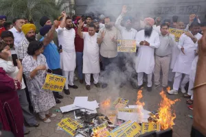 *ਪੰਜਾਬੀ ਇਨ੍ਹਾਂ 'ਗੱਦਾਰ' ਸੰਸਦ ਮੈਂਬਰਾਂ ਨੂੰ ਦੇਣਗੇ ਮੂੰਹਤੋੜ ਜਵਾਬ : 'ਆਪ' ਆਗੂ*