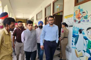 ਨਗਰ ਨਿਗਮ ਅਤੇ ਨਗਰ ਕੌਂਸਲ ਚੋਣਾਂ: ਜ਼ਿਲ੍ਹਾ ਚੋਣਕਾਰ ਅਫ਼ਸਰ ਹਰਪ੍ਰੀਤ ਸਿੰਘ ਵੱਲੋਂ ਵੱਖ-ਵੱਖ ਪੋਲਿੰਗ ਬੂਥਾਂ ਦਾ ਦੌਰਾ