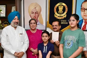 ਪੰਜਾਬ ਰਾਜ ਖੁਰਾਕ ਕਮਿਸ਼ਨ ਦੇ ਚੇਅਰਮੈਨ ਬਾਲ ਮੁਕੰਦ ਸ਼ਰਮਾ ਵੱਲੋਂ ਰਾਵੀ ਪੰਧੇਰ ਦੀ ਕਿਤਾਬ 'ਲੈਟਰਜ਼ ਟੂ ਮਾਈ ਡੌਟਰਜ਼' ਲੋਕ ਅਰਪਣ