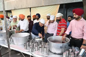 ਲੋਕ ਸੰਪਰਕ ਵੱਲੋਂ ਸ੍ਰੀ ਗੁਰੂ ਅਰਜਨ ਦੇਵ ਜੀ ਦੇ ਸ਼ਹੀਦੀ ਗੁਰਪੁਰਬ ਅਤੇ ਨਿਰਜਲਾ ਇਕਾਦਸ਼ੀ ਨੂੰ ਸਮਰਪਿਤ ਛਬੀਲ