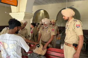 ਅਮਨ-ਕਾਨੂੰਨ ਦੀ ਸਥਿਤੀ ਨੂੰ ਯਕੀਨੀ ਬਣਾਉਣ ਲਈ ਮਾਲੇਰਕੋਟਲਾ ਪੁਲਿਸ ਵੱਲੋਂ ਫਲੈਗ ਮਾਰਚ