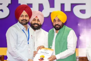 ਮਿਸ਼ਨ ਰੋਜ਼ਗਾਰ’ ਜਾਰੀ ਰੱਖਦਿਆਂ ਮੁੱਖ ਮੰਤਰੀ ਭਗਵੰਤ ਸਿੰਘ ਮਾਨ ਨੇ ਹੋਰ 355 ਨੌਜਵਾਨਾਂ ਨੂੰ ਸੌਂਪੇ ਨਿਯੁਕਤੀ ਪੱਤਰ