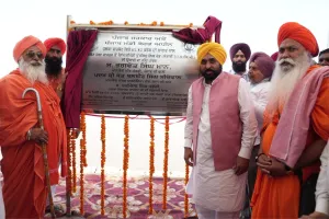 ਮੁੱਖ ਮੰਤਰੀ ਭਗਵੰਤ ਸਿੰਘ ਮਾਨ ਨੇ ਸਤਲੁਜ ਪੱਟੀ ਤੇ 38 ਕਿਲੋਮੀਟਰ ਲੰਬੀ ਧੁੱਸੀ ਬੰਨ੍ਹ ਲਿੰਕ ਸੜਕ ਦਾ ਨੀਂਹ ਪੱਥਰ ਰੱਖਿਆ
