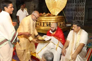 ਅਨੰਤ ਅੰਬਾਨੀ ਨੇ ਮੁੰਡਵਾਇਆ ਆਪਣਾ ਸਿਰ ਜਾਣੋ ਤਿਰੂਪਤੀ ਬਾਲਾਜੀ ਮੰਦਰ ਕਿਉਂ ਖਾਸ?