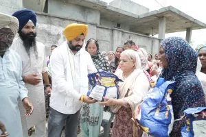 ਬਲਬੀਰ ਸਿੰਘ ਪਨੂੰ ਨੇ ਪਿੰਡ ਭਾਰਥਵਾਲ ਵਿਖੇ ਲੋੜਵੰਦ ਪਰਿਵਾਰਾਂ ਨੂੰ ਰਾਸ਼ਨ ਕਿੱਟਾਂ ਵੰਡੀਆਂ