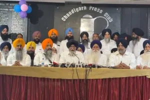 ਅਕਾਲੀ ਦਲ ਨੂੰ ਝਟਕਾ !15 ਆਗੂਆਂ ਨੇ ਛੱਡੀ ਪਾਰਟੀ MP ਅੰਮ੍ਰਿਤਪਾਲ ਸਿੰਘ ਨਾਲ ਮਿਲਾਇਆ ਹੱਥ....