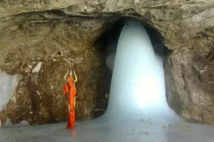 ਅਮਰਨਾਥ ਯਾਤਰਾ ਦੌਰਾਨ ਵੱਡੀ ਖ਼ਬਰ: ਪਿਘਲਿਆ ਬਾਬਾ ਬਰਫ਼ਾਨੀ ਦਾ ਸਰੂਪ, ਸਿਰਫ਼ 10 ਫੀਸਦੀ ਬਚਿਆ ਸ਼ਿਵਲਿੰਗ; ਸ਼ਰਧਾਲੂਆਂ ਦਾ ਟੁੱਟਿਆ ਰਿਕਾਰਡ!