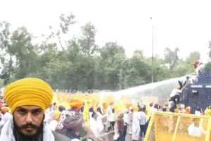 ਸੰਸਦ ਮੈਂਬਰ ਅੰਮ੍ਰਿਤਪਾਲ ਸਿੰਘ ਦੀ ਰਿਹਾਈ ਲਈ ਪ੍ਰਦਰਸ਼ਨ, ਚੰਡੀਗੜ੍ਹ-ਮੋਹਾਲੀ ਬਾਰਡਰ 'ਤੇ ਹੰਗਾਮਾ, CM ਕੋਠੀ ਵੱਲ ਵਧੇ ਸਮਰਥਕ