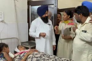 ਪੰਜਾਬ ਰਾਜ ਅਨੁਸੂਚਿਤ ਜਾਤੀਆਂ ਕਮਿਸ਼ਨ ਦੇ ਚੇਅਰਮੈਨ ਜਸਵੀਰ ਸਿੰਘ ਗੜ੍ਹੀ ਨੇ ਜ਼ਖ਼ਮੀ ਸਫ਼ਾਈ ਸੇਵਕਾਂ ਨਾਲ ਕੀਤੀ ਮੁਲਾਕਾਤ