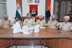 ਅੰਮ੍ਰਿਤਸਰ ਵਿੱਚ 8.3 ਕਿਲੋਗ੍ਰਾਮ ਹੈਰੋਇਨ ਅਤੇ 2 ਲੱਖ ਰੁਪਏ ਦੀ ਡਰੱਗ ਮਨੀ ਸਣੇ ਇੱਕ ਨਾਬਾਲਗ ਸਮੇਤ ਦੋ ਕਾਬੂ