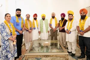 ਮੁਕੇਰੀਆਂ ਵਿੱਚ ਕਾਂਗਰਸ ਨੂੰ ਵੱਡਾ ਝਟਕਾ, ਕਈ ਸੀਨੀਅਰ ਆਗੂ 'ਆਪ' ਵਿੱਚ ਹੋਏ ਸ਼ਾਮਲ