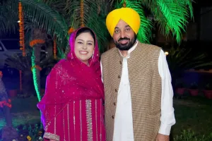  ਵਰ੍ਹੇਗੰਢ ’ਚ ਇਕੱਲੇ ਵਰ੍ਹੇ ਨੀ ਗੰਢੇ ਹੁੰਦੇ…ਸਬਰ, ਸਾਥ ਤੇ ਭਰੋਸੇ ਦੀਆਂ ਡੋਰਾਂ ਵੀ ਨਾਲ ਗੰਢੀਆਂ ਹੁੰਦੀਆਂ ਨੇ.. ਵਰ੍ਹੇਗੰਢ ਦੀਆਂ ਮੁਬਾਰਕਾਂ ਮਾਨ ਸਾਬ੍ਹ… 
