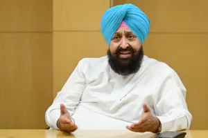   ਪੰਜਾਬ ਕਾਂਗਰਸ ਦੇ ਸੰਕਟ ਵਿਚਾਲੇ ਪ੍ਰਤਾਪ ਬਾਜਵਾ ਨੂੰ ਪ੍ਰਧਾਨ ਬਣਾਉਣ ਦੀਆਂ ਅਟਕਲਾਂ ਤੇਜ਼, ਦੂਜੇ ਪਾਸੇ ਸਾਰਾ ਪੰਜਾਬ ਚੰਨੀ ਨਾਲ ਦੀ ਛਿੜੀ ਮੁਹਿੰਮ !