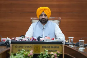 ਭਗਵੰਤ ਮਾਨ ਸਰਕਾਰ 2100 ਤੋਂ ਵੱਧ ਮਨਰੇਗਾ ਕਰਮਚਾਰੀਆਂ ਦੇ ਮੋਢੇ ਨਾਲ ਮੋਢਾ ਜੋੜ ਕੇ ਖੜ੍ਹੀ ਹੈ