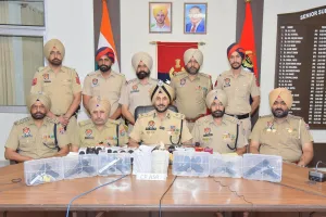 ਸਰਹੱਦ ਪਾਰੋਂ ਚੱਲ ਰਹੇ ਤਸਕਰੀ ਮਾਡਿਊਲ ਨਾਲ ਜੁੜੇ ਦੋ ਵਿਅਕਤੀ 6 ਅਧੁਨਿਕ ਪਿਸਤੌਲਾਂ, 1 ਕਿਲੋ ਹੈਰੋਇਨ, 10 ਹਜ਼ਾਰ ਰੁਪਏ ਦੀ ਡਰੱਗ ਮਨੀ ਸਮੇਤ ਕਾਬੂ