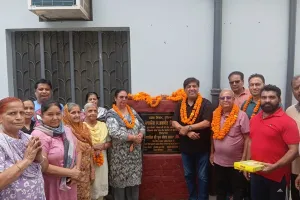ਵਿਧਾਇਕ ਜਿੰਪਾ ਨੇ ਬਹਾਦਰਪੁਰ ਦੇ ਠਠਿਆਰਾ ਮੁਹੱਲੇ ‘ਚ ਇੰਟਰਲਾਕ ਗਲੀਆਂ ਦੇ ਨਿਰਮਾਣ ਕਾਰਜ ਦੀ ਕਰਵਾਈ ਸ਼ੁਰੂਆਤ