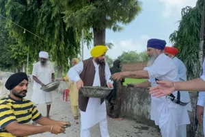 ਗੁਰਦੁਆਰਾ ਬਾਬਾ ਹੰਦਾਲ ਜੀ ਦੇ ਪਵਿੱਤਰ ਸਰੋਵਰ ਦੀ ਕਾਰਸੇਵਾ ਵਿੱਚ ਲੋਕ ਨਿਰਮਾਣ ਮੰਤਰੀ ਸ. ਹਰਭਜਨ ਸਿੰਘ ਈ.ਟੀ.ਓ. ਨੇ ਕੀਤੀ ਸੇਵਾ