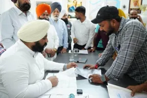 ਕੈਬਨਿਟ ਮੰਤਰੀ ਹਰਜੋਤ ਸਿੰਘ ਬੈਂਸ ਨੇ ਗ੍ਰਹਿ 2 ਆਰ.ਵੀ.ਆਰ ਵਿਖੇ ਲੋਕਾਂ ਦੀਆਂ ਸਮੱਸਿਆਵਾਂ ਸੁਣੀਆਂ