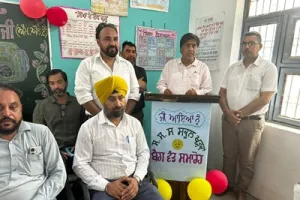 ਸਿੱਖਿਆ ਕ੍ਰਾਂਤੀ ਤਹਿਤ ਵਿਧਾਇਕ ਬ੍ਰਮ ਸ਼ੰਕਰ ਜਿੰਪਾ ਨੇ ਵਿਦਿਆਰਥੀਆਂ ਨੂੰ ਵੰਡੇ ਸਕੂਲ ਬੈਗ