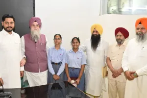 ਪੰਜਾਬ ਵਿਧਾਨ ਸਭਾ ਸਪੀਕਰ ਕੁਲਤਾਰ ਸਿੰਘ ਸੰਧਵਾਂ ਨੇ ਸਕੂਲੀ ਵਿਦਿਆਰਥੀਆਂ ਨਾਲ ਕੀਤੀ ਗੱਲਬਾਤ; ਰਾਜਨੀਤੀ ਨੂੰ ਸਮਝਣ ਅਤੇ ਜੀਵਨ ਲਈ ਟੀਚੇ ਨਿਰਧਾਰਤ ਕਰਨ ਦੀ ਦਿੱਤੀ ਸਲਾਹ