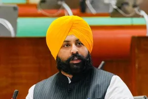ਸਾਲ 2022 ਵਿੱਚ ਬਿਨਾਂ ਚਾਰਦੀਵਾਰੀ ਤੇ ਫ਼ਰਸ਼ 'ਤੇ ਬੈਠ ਕੇ ਪੜ੍ਹਨ ਲਈ ਮਜ਼ਬੂਰ ਸਨ 4 ਲੱਖ ਵਿਦਿਆਰਥੀ : ਹਰਜੋਤ ਸਿੰਘ ਬੈਂਸ