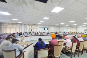 ਵਿਧਾਇਕ ਡਾ. ਇਸ਼ਾਂਕ ਕੁਮਾਰ ਨੇ ਵਿਕਾਸ ਕਾਰਜਾਂ ਤੇ ਭਲਾਈ ਸਕੀਮਾਂ ਦੀ ਕੀਤੀ ਸਮੀਖਿਆ