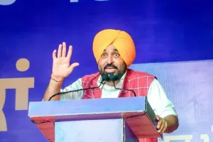 ਮੁੱਖ ਮੰਤਰੀ ਭਗਵੰਤ ਸਿੰਘ ਮਾਨ ਦਾ ਭੈਣਾਂ ਨੂੰ ਰੱਖੜ ਪੁੰਨਿਆ ਦਾ ਤੋਹਫ਼ਾ: 5.30 ਲੱਖ ਔਰਤਾਂ ਦੇ ਬੈਂਕ ਖਾਤਿਆਂ ਵਿੱਚ 181.50 ਕਰੋੜ ਰੁਪਏ ਦੀ 'ਸਨਮਾਨ ਰਾਸ਼ੀ' ਭੇਜੀ