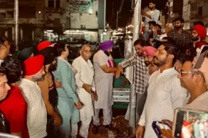 ਵਿਧਾਇਕ ਸ਼ੈਰੀ ਕਲਸੀ ਦੀ ਅਗਵਾਈ ਵਿੱਚ ਵਿਕਾਸ ਦੇ ਨਵੇਂ ਦੌਰ ਵੱਲ ਵਧ ਰਿਹਾ ਬਟਾਲਾ, ਹੰਸਲੀ ਦੇ ਨਾਲ ਅਤੇ ਸਿੰਬਲ ਚੌਂਕ ਵਿਖੇ ਵਿਰਾਸਤੀ ਅਤੇ ਹਾਈ ਮਾਸਟ ਲਾਈਟਾਂ ਦਾ ਕੀਤਾ ਉਦਘਾਟਨ