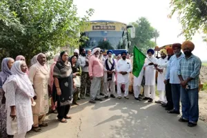 ਕੈਬਨਿਟ ਮੰਤਰੀ ਹਰਭਜਨ ਸਿੰਘ ਈ.ਟੀ.ਓ. ਵੱਲੋਂ ਪਿੰਡ ਤਲਵੰਡੀ ਡੋਗਰਾਂ ਤੋਂ ਮੁੱਖ ਮੰਤਰੀ ਤੀਰਥ ਯਾਤਰਾ ਦੀ ਬੱਸ ਨੂੰ ਹਰੀ ਝੰਡੀ ਦਿਖਾ ਕੇ ਰਵਾਨਾ   