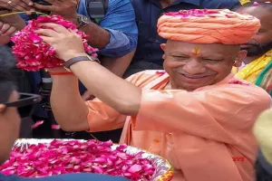 ਮਥੁਰਾ 'ਚ ਕ੍ਰਿਸ਼ਨ ਜਨਮ ਅਸ਼ਟਮੀ ਦੀ ਧੂਮ: CM ਯੋਗੀ ਨੇ ਕੀਤੀ ਪੂਜਾ-ਅਰਚਨਾ; ਰਾਤ 12 ਵਜੇ ਹੋਵੇਗਾ ਕਾਨ੍ਹਾ ਦਾ ਜਨਮ