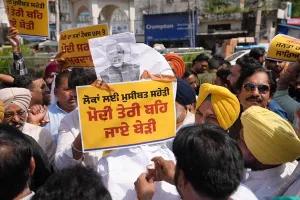 ਯੂਪੀਆਈ 'ਤੇ ਵਾਧੂ ਚਾਰਜਾਂ ਖਿਲਾਫ਼ ਜਲੰਧਰ ਅਤੇ ਪਠਾਨਕੋਟ 'ਚ ਆਪ ਦਾ ਪ੍ਰਦਰਸ਼ਨ