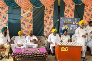 ਵਿਧਾਇਕ ਗੁਰਦੀਪ ਸਿੰਘ ਰੰਧਾਵਾ ਨੇ ਪਿੰਡ ਸਹਾਰੀ ਵਿਖੇ 'ਮੁੱਖ ਮੰਤਰੀ ਸਿਹਤ ਯੋਜਨਾ' ਤਹਿਤ ਸਿਹਤ ਕਾਰਡ ਵੰਡੇ