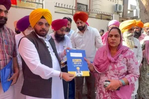 ‘ਮੇਰਾ ਘਰ-ਮੇਰਾ ਮਾਣ’ ਯੋਜਨਾ ਤਹਿਤ ਕੈਬਨਿਟ ਮੰਤਰੀ ਹਰਭਜਨ ਸਿੰਘ ਈ.ਟੀ.ਓ. ਨੇ  291  ਨੂੰ ਵੰਡੇ ਮਾਲਕੀ ਕਾਰਡ   