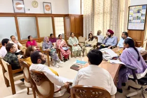 ਆਂਗਣਵਾੜੀ ਵਰਕਰਾਂ ਤੇ ਹੈਲਪਰਾਂ ਦੀ ਹਰ ਜਾਇਜ਼ ਮੰਗ ਦਾ ਤਰਜੀਹੀ ਆਧਾਰ 'ਤੇ ਹੋਵੇਗਾ ਨਿਪਟਾਰਾ: ਡਾ. ਬਲਜੀਤ ਕੌਰ