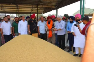 ਕੈਬਨਿਟ ਮੰਤਰੀ ਲਾਲ ਚੰਦ ਕਟਾਰੂਚੱਕ ਨੇ ਰਈਆ ਮੰਡੀ ਵਿਖੇ ਝੋਨੇ ਦੀ ਖ਼ਰੀਦ ਦਾ ਜਾਇਜ਼ਾ ਲਿਆ