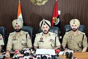 ਸਰਹੱਦ ਪਾਰੋਂ ਚੱਲ ਰਹੇ ਤਸਕਰੀ ਨੈੱਟਵਰਕਾਂ ਨਾਲ ਸਬੰਧਤ ਚਾਰ ਮੁਲਜ਼ਮ 10 ਕਿੱਲੋ ਹੈਰੋਇਨ ਅਤੇ 10 ਪਿਸਤੌਲਾਂ ਸਣੇ ਕਾਬੂ
