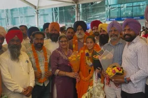 ਏਸ਼ਿਆਈ ਖੇਡਾਂ ਵਿੱਚ ਸੋਨ ਤਗਮਾ ਜਿੱਤ ਕੇ ਪਰਤੀ ਹਾਕੀ ਖਿਡਾਰਨ ਬਲਜੀਤ ਕੌਰ ਦਾ ਸ਼ਾਨਦਾਰ ਸਵਾਗਤ