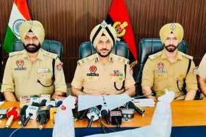 ਸਰਹੱਦ ਪਾਰਲੇ ਹਥਿਆਰ ਅਤੇ ਵਿਸਫ਼ੋਟਕ ਤਸਕਰੀ ਨੈੱਟਵਰਕ ਦਾ ਪਰਦਾਫ਼ਾਸ਼; ਇੱਕ ਏਕੇ-47 ਰਾਈਫ਼ਲ, ਦੋ ਹੈਂਡ ਗ੍ਰਨੇਡਾਂ ਸਮੇਤ ਇੱਕ ਵਿਅਕਤੀ ਕਾਬੂ
