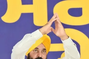 ਮੁੱਖ ਮੰਤਰੀ ਭਗਵੰਤ ਸਿੰਘ ਮਾਨ ਨੇ ‘ਲਾਲ ਲਕੀਰ’ ਅੰਦਰ ਬਣੇ ਮਕਾਨਾਂ ਦੇ ਮਾਲਕਾਨਾ ਹੱਕ ਦਿੱਤੇ; ਦਹਾਕਿਆਂ ਦੀ ਉਡੀਕ ਖ਼ਤਮ ਹੋਈ