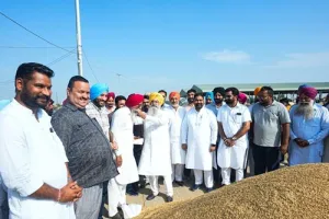 ਮੰਡੀ ਪੰਨੀਵਾਲਾ, ਆਲਮਵਾਲਾ ਅਤੇ ਮਿੱਡਾ ਵਿਖੇ ਖੇਤੀਬਾੜੀ ਮੰਤਰੀ ਖੁੱਡੀਆਂ ਵੱਲੋਂ ਕਰਵਾਈ ਗਈ ਝੋਨੇ ਦੀ ਖਰੀਦ ਦੀ ਸ਼ੁਰੂਆਤ