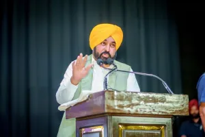ਮੁੱਖ ਮੰਤਰੀ ਭਗਵੰਤ ਸਿੰਘ ਮਾਨ ਦਾ ਅਮਿਤ ਸ਼ਾਹ ਨੂੰ ਜਵਾਬ: ਗੁਜਰਾਤ ਦੀ ਕਾਂਡਲਾ ਬੰਦਰਗਾਹ 'ਤੇ ਫੜ੍ਹੀ ਗਈ 3,000 ਕਿੱਲੋ ਹੈਰੋਇਨ ਦਾ ਜਵਾਬ ਦਿਓ